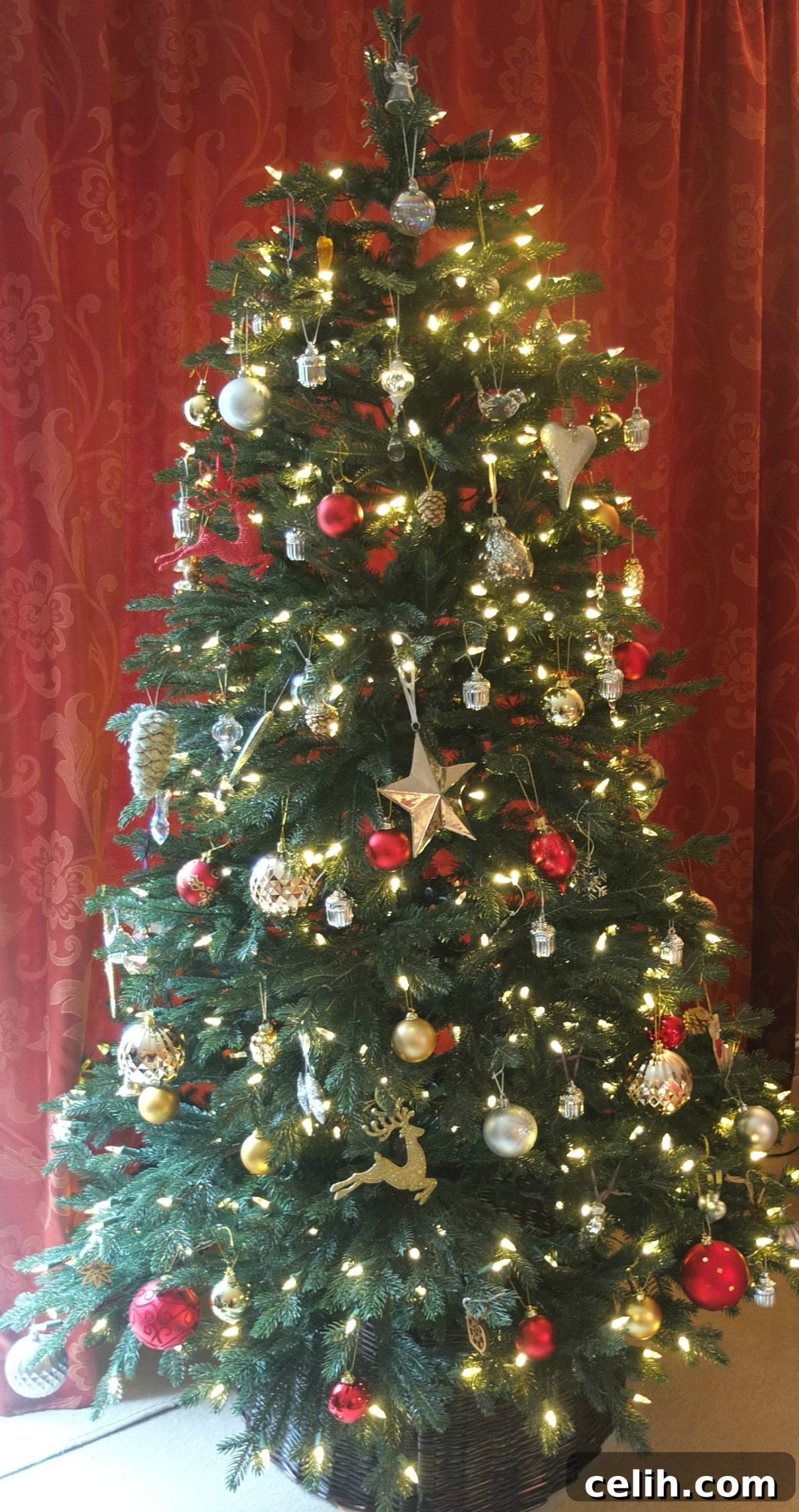 Balsam Hill: Crafting Unforgettable Christmas Memories 2 Gorgeous Balsam Hill Norway Spruce Christmas tree (reviewed by Fresh Design Blog) ready for festive decoration