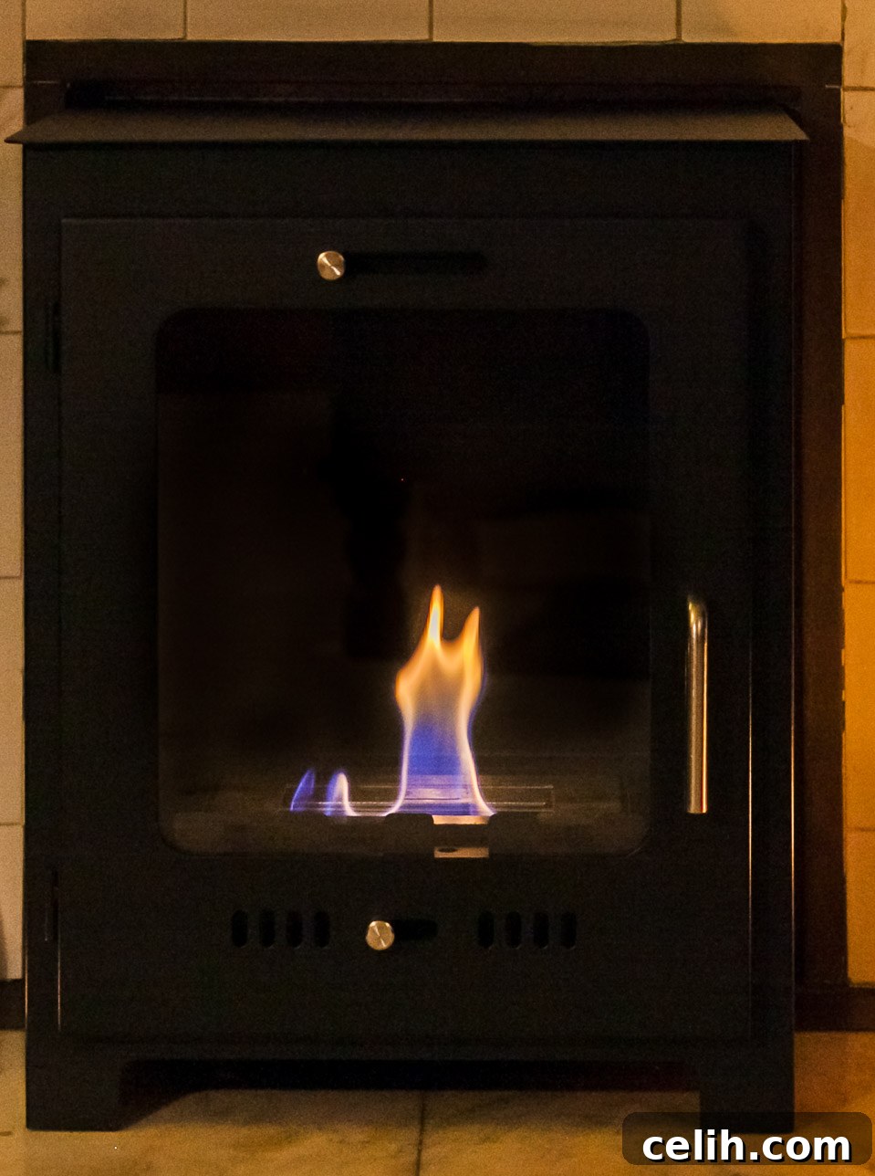 Experience the warmth and charm of a smoke-free bioethanol fire: an easy, hassle-free alternative to traditional log burners or open fires.
