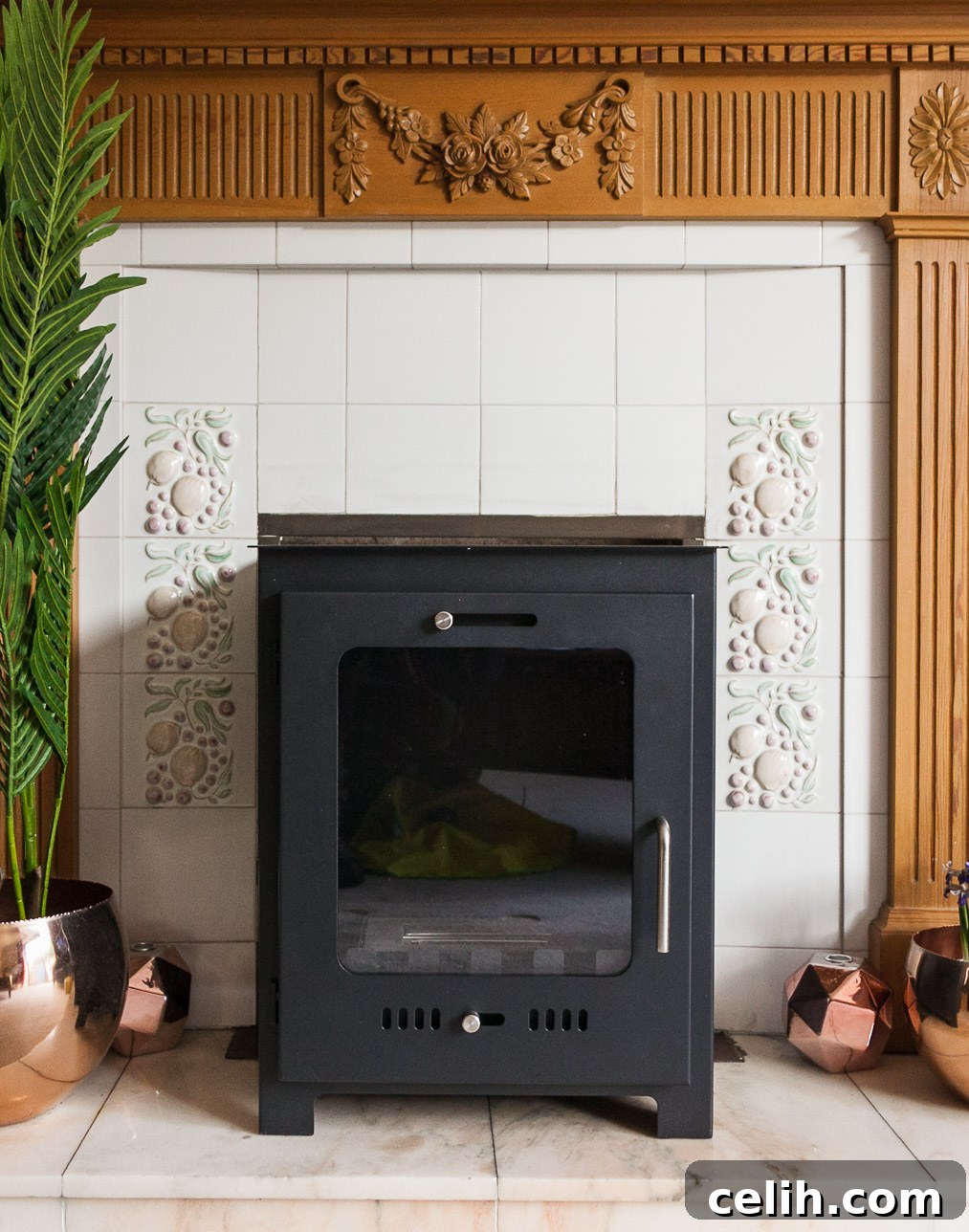 Achieve the timeless aesthetic of a wood burner without installation hassle: a stunning bioethanol stove is your eco-friendly solution.