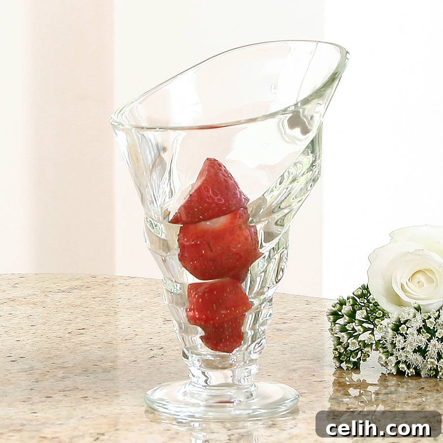 An elegant Swivel design ice cream sundae glass from Dibor, perfect for crafting towering sundaes or sophisticated layered desserts. Its classic yet unique form enhances the visual appeal of any sweet treat.