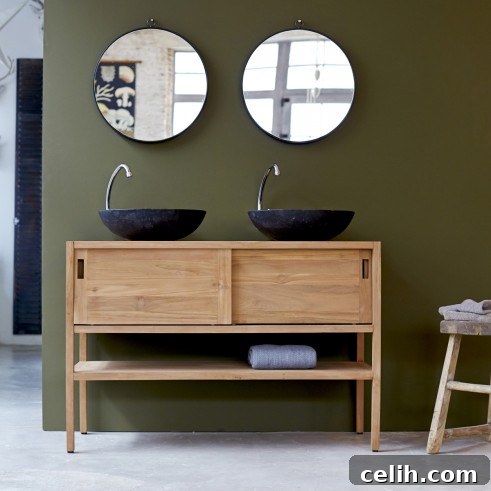 Really lovely and robust solid teak washstand, designed for single or dual washbasins, providing versatile storage.