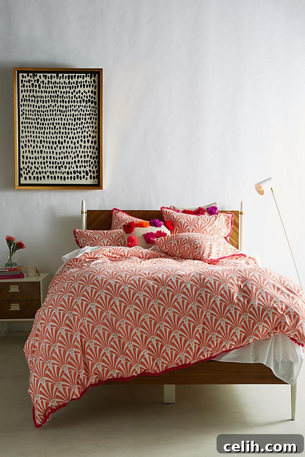 Add some art deco style to your bedroom, with this printed coral design duvet set, featuring elegant tassels and a luxurious feel.