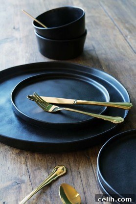 The perfect black dinner service for a Halloween dinner party