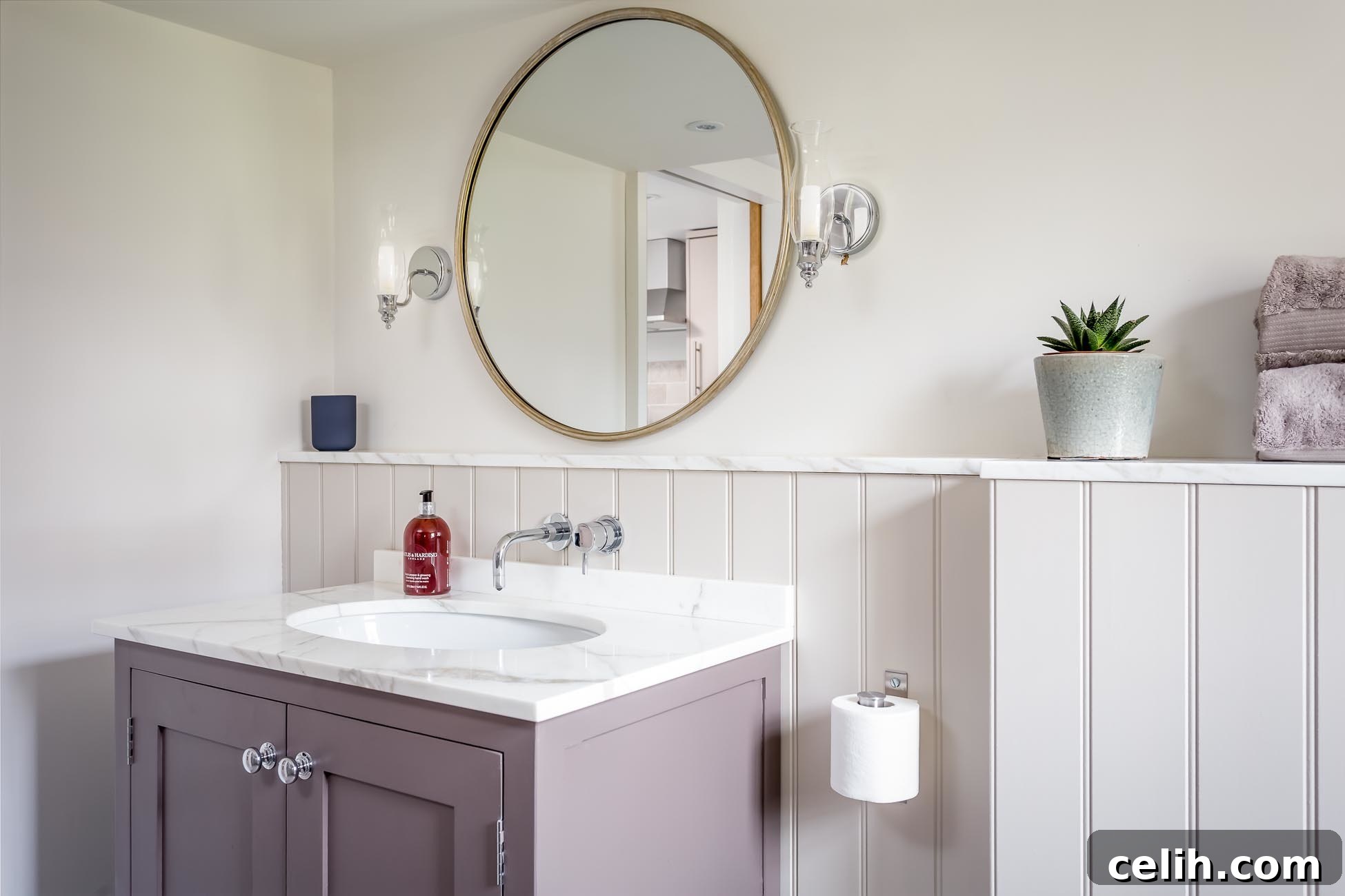 Cotswolds Cottage Inspired Country Chic Interiors 6 Use textures in your decor to create an authentic country-chic interior