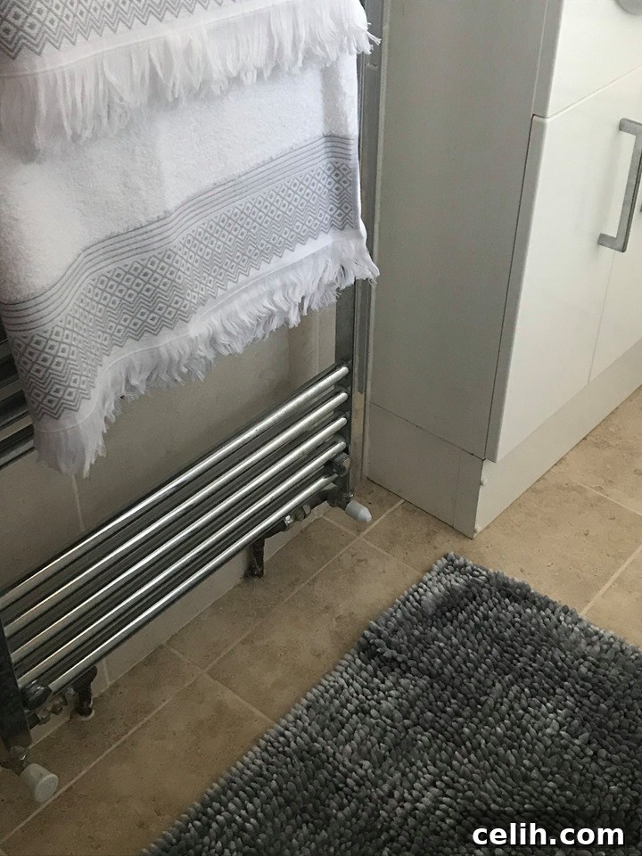 Embrace modern elegance with the contemporary geometric design of Allure Bath Fashions' luxury jacquard towels, perfect for any stylish bathroom.