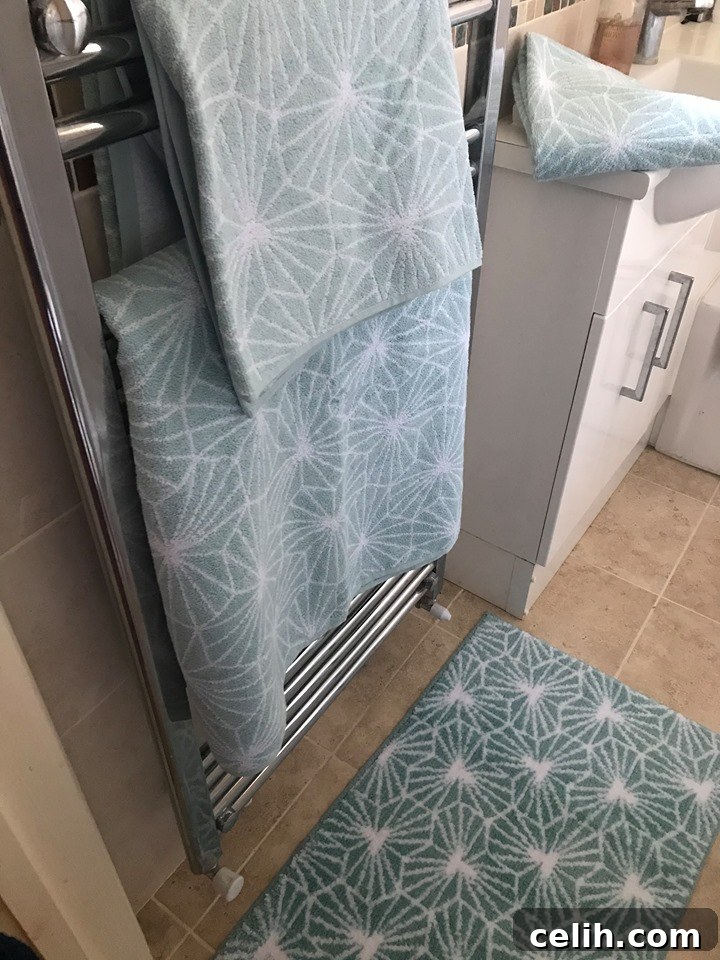 The Madrid luxury jacquard hand towel in a refreshing peppermint hue, featuring a stylish geometric design perfect for a contemporary bathroom.