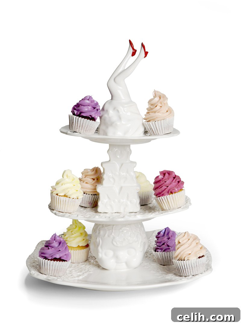 Blaue Blume Cake Stand with Legs - Quirky Tableware