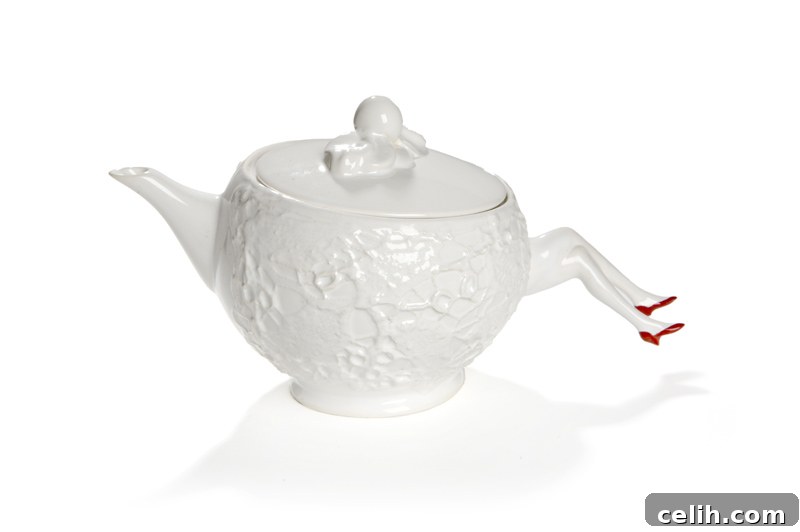 Blaue Blume Teapot with Leg Handles - Artistic Teaware