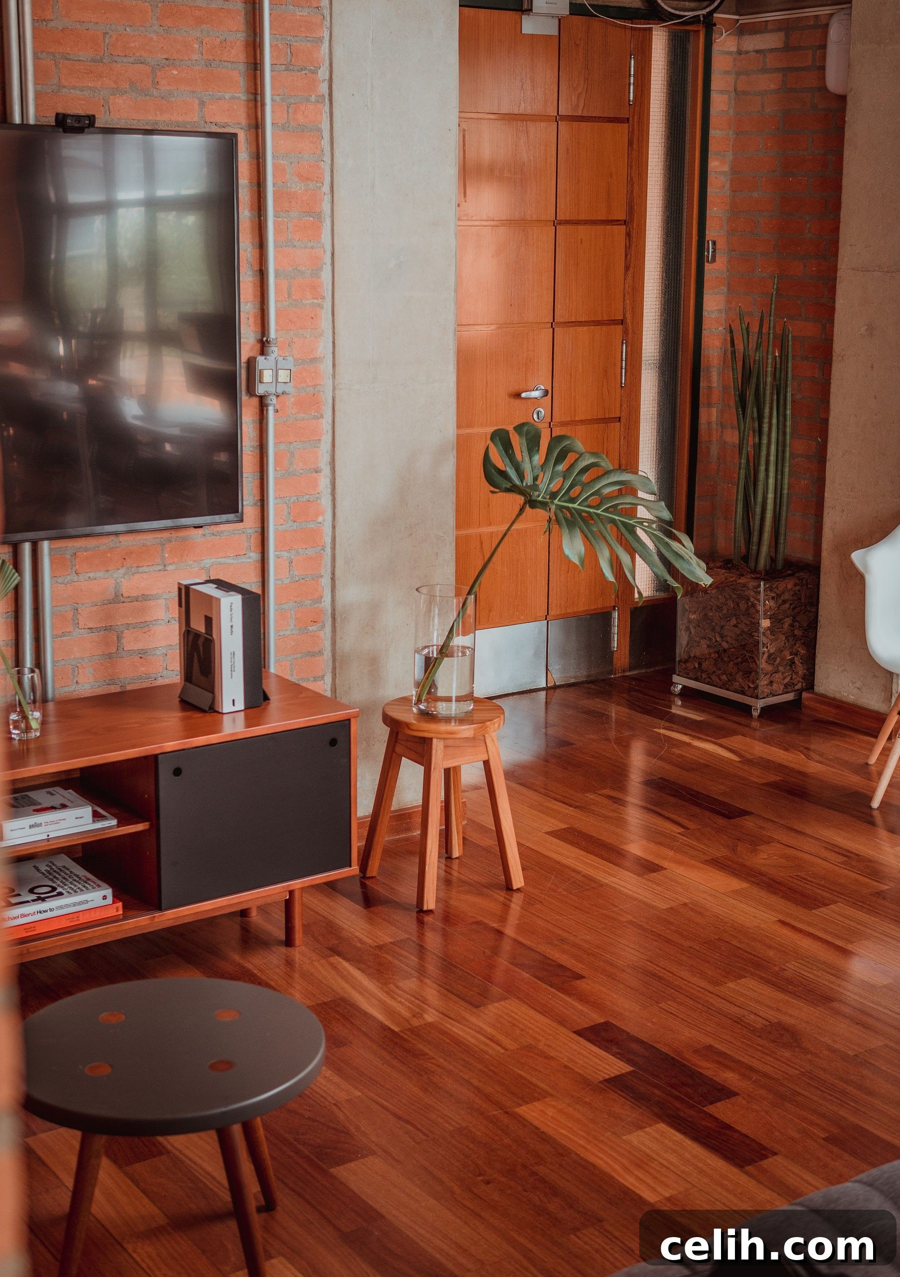 Transform Your Man Cave: Stylish Flooring Solutions 3 Hardwood flooring as a good man cave flooring idea