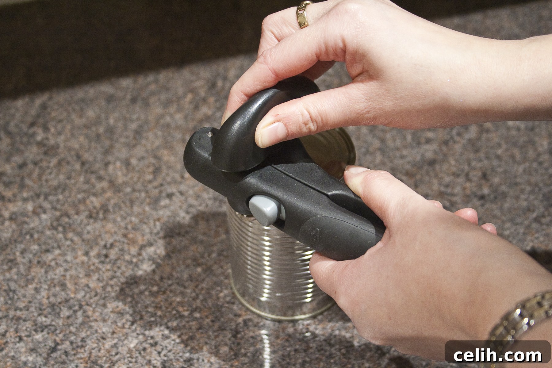 Oxo Good Grips Snap-Lock Can Opener in action