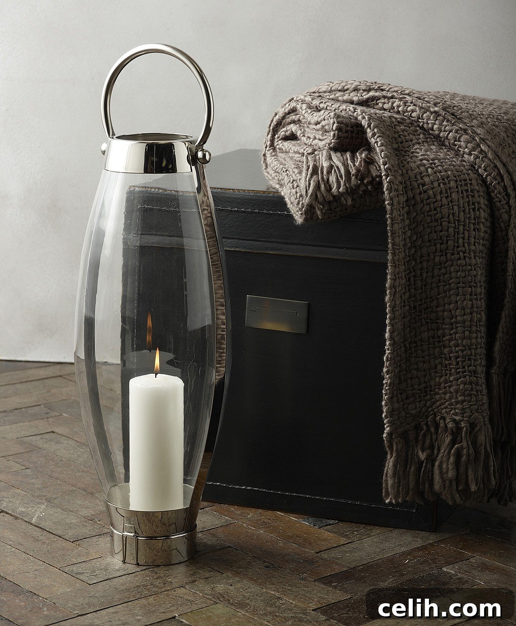 Stunning Oriental Hanging Windlight for Garden Ambiance