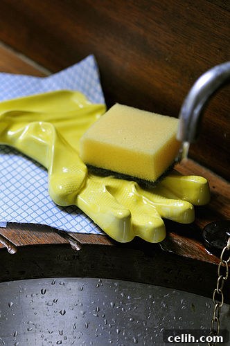 Modern and Unique Ceramic Sink Tidy in the Shape of a Rubber Glove