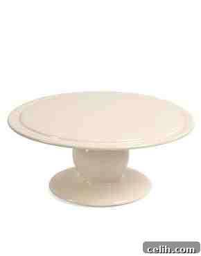 Nigella Lawson Cream Cake Stand Classic cream cake stand by Nigella Lawson